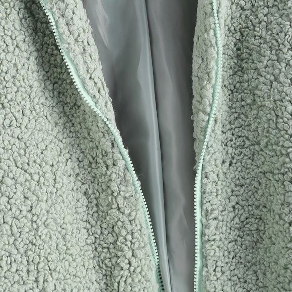 COZY TRENDY SHERPA JACKET! NWT! - Picture 3 of 3